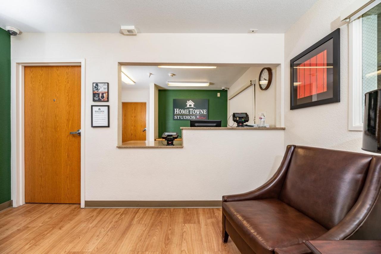 Hometowne Studios By Red Roof Fresno - West Exterior photo