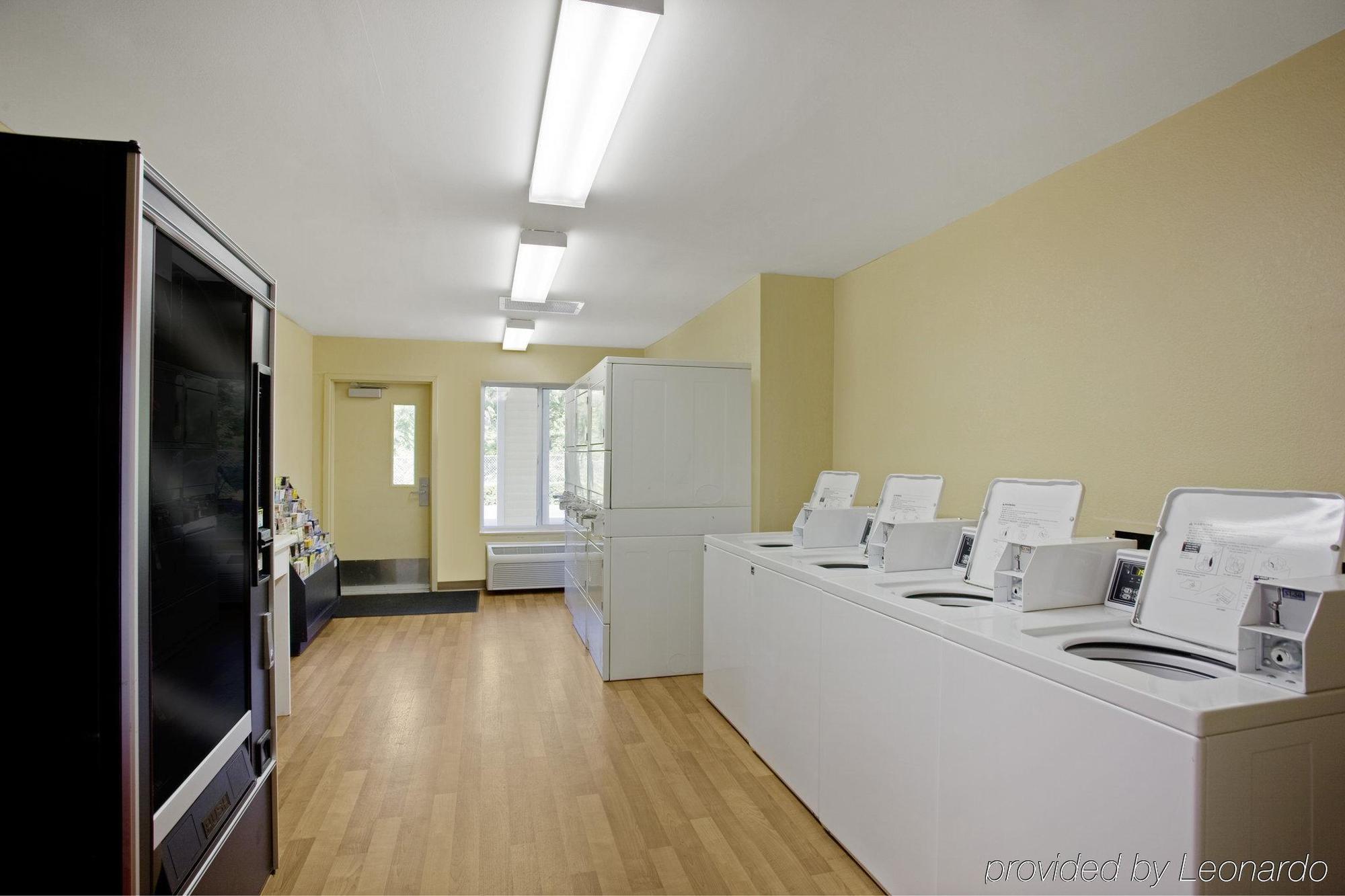 Hometowne Studios By Red Roof Fresno - West Facilities photo